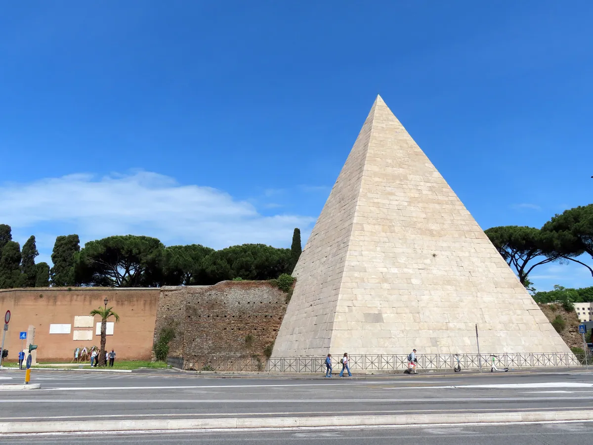 Piramide Cestia