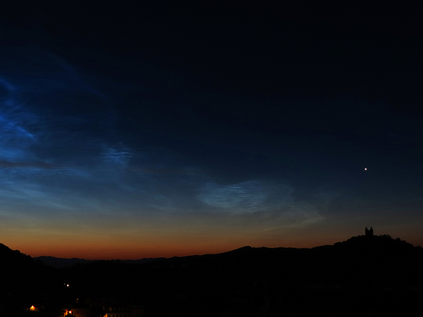 Nočné svietiace oblaky nad Banskou Štiavnicou - ranná obloha
