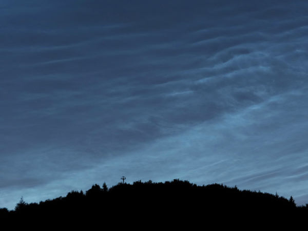Nočné svietiace oblaky nad Banskou Štiavnicou