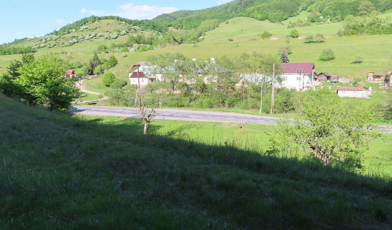 Pohľad z bývalej železnice na Geramblovskú hutu - dnes Vila Bela