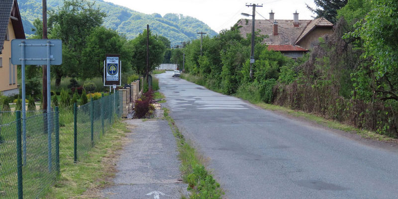 Cesta do Hronskej Breznice je na mieste bývalej železnice