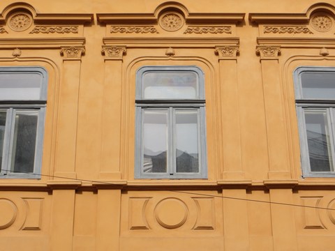 Detail okien domu č. 6