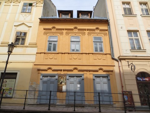 Fasáda domu č. 6