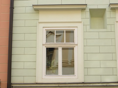 Detail okna domu č. 7