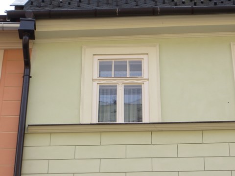 Detail okna domu č. 7