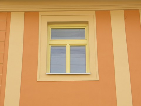 Detail okna domu č. 7