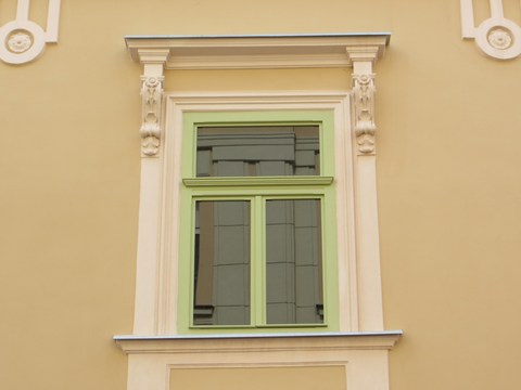 Detail okna domu č. 9