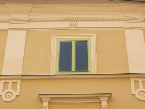 Detail okna domu č. 9