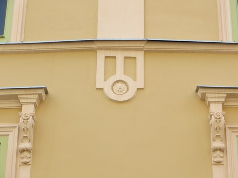 Detail fasády domu č. 9