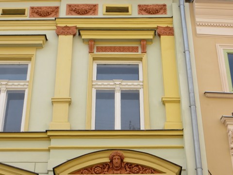 Detail okna domu č. 11