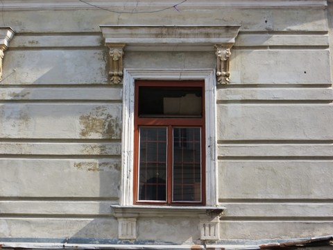 Detail okna domu č. 2