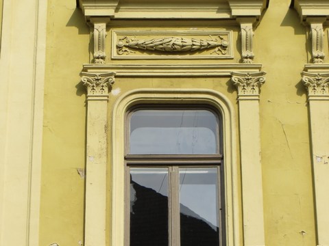 Detail okna domu č. 14