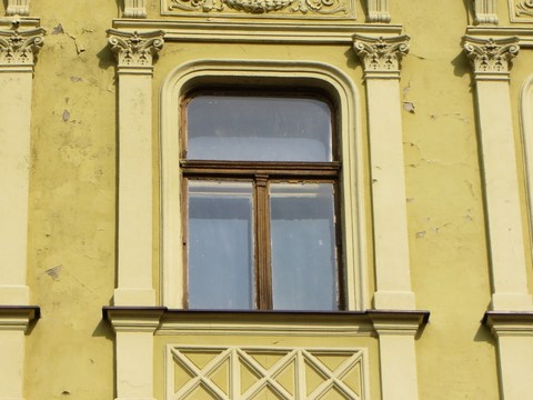 Detail okna domu č. 14