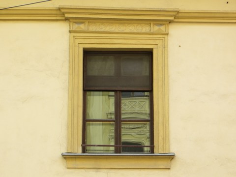 Detail okna domu č. 15
