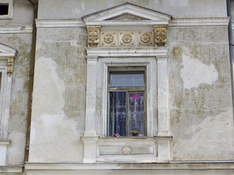 Detail okna domu č. 2