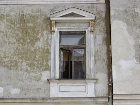 Detail okna domu č. 2