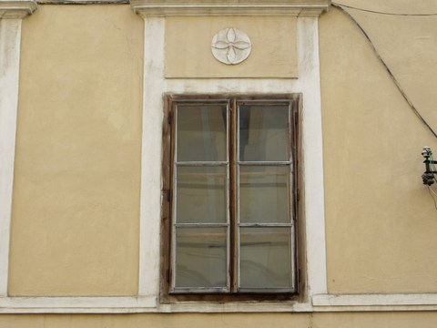 Detail okna domu č. 4