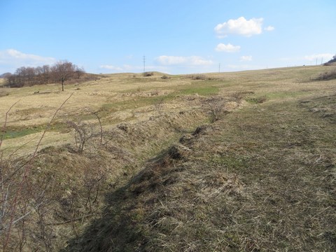 Prívodný jarok pod kalvárskym vrchom